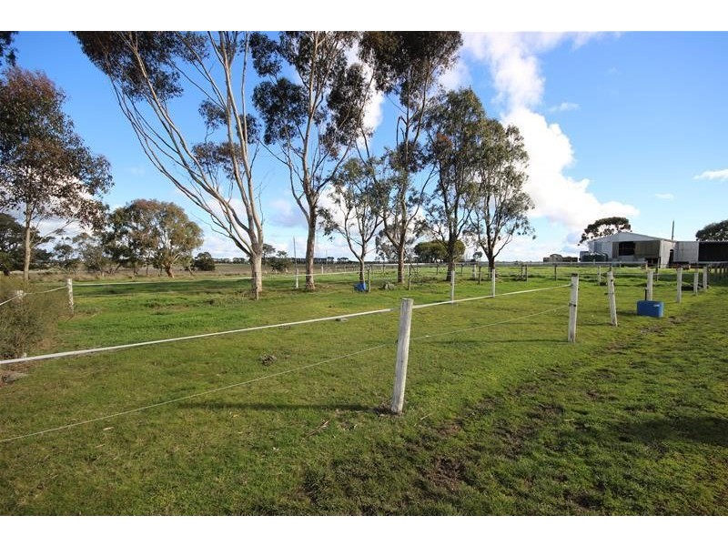 490 Hamilton Highway, Mortlake VIC 3272