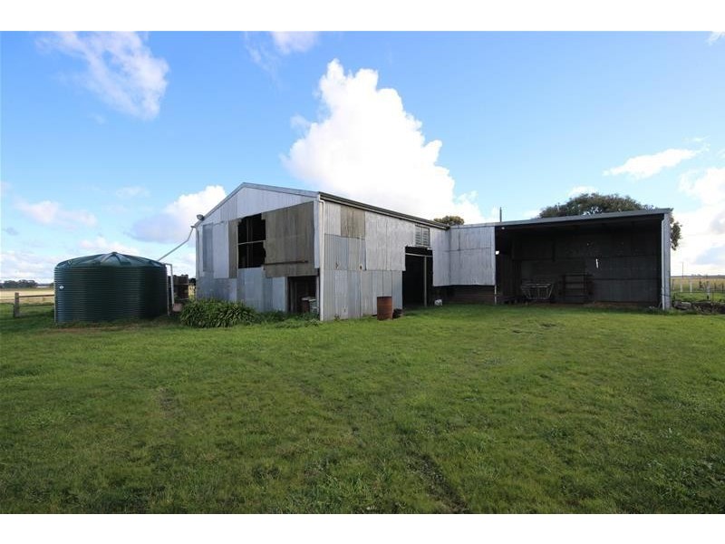 490 Hamilton Highway, Mortlake VIC 3272