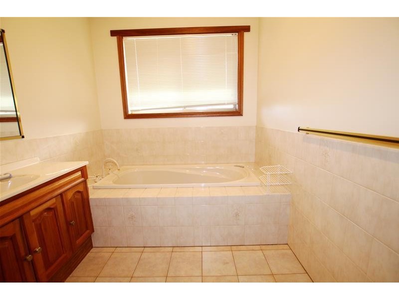 4 Coghlans Road, Warrnambool VIC 3280