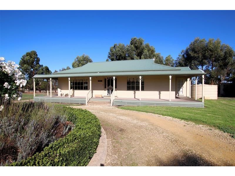 3 Bruces Road, Kirkstall VIC 3283