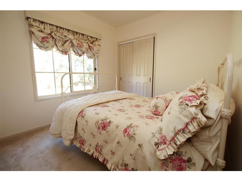 3 Bruces Road, Kirkstall VIC 3283