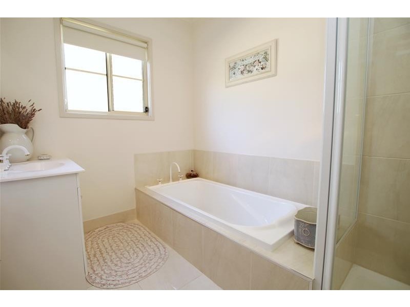 3 Bruces Road, Kirkstall VIC 3283