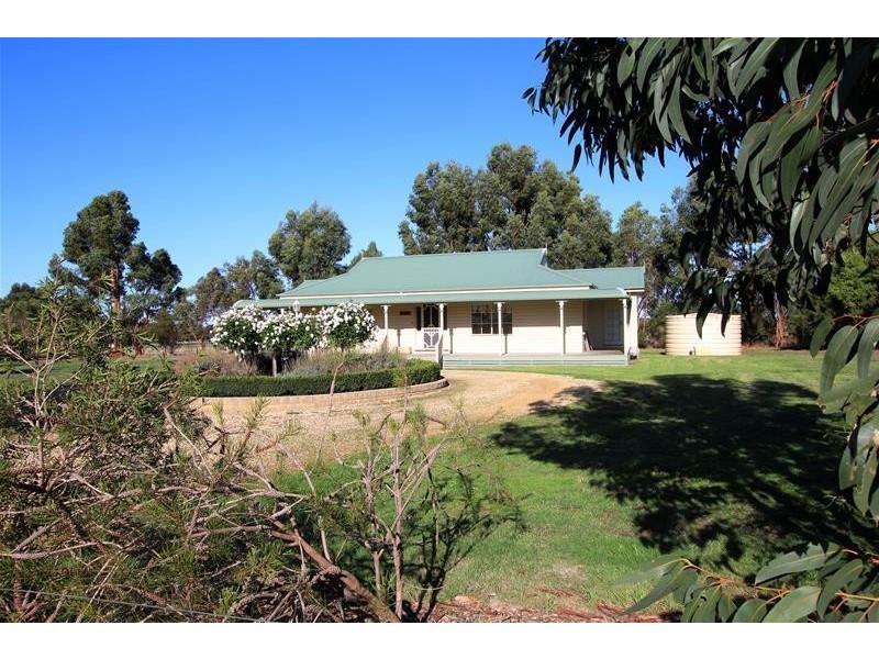 3 Bruces Road, Kirkstall VIC 3283