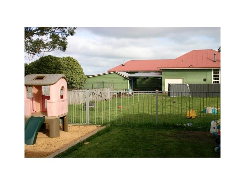 8 The Parade, Terang VIC 3264