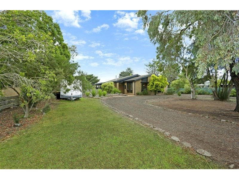 24 Mount Road, Mortlake VIC 3272