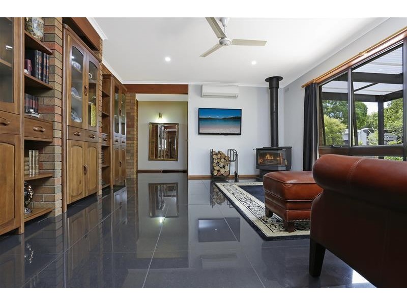 24 Mount Road, Mortlake VIC 3272