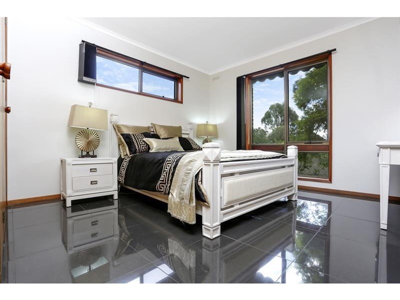 24 Mount Road, Mortlake VIC 3272