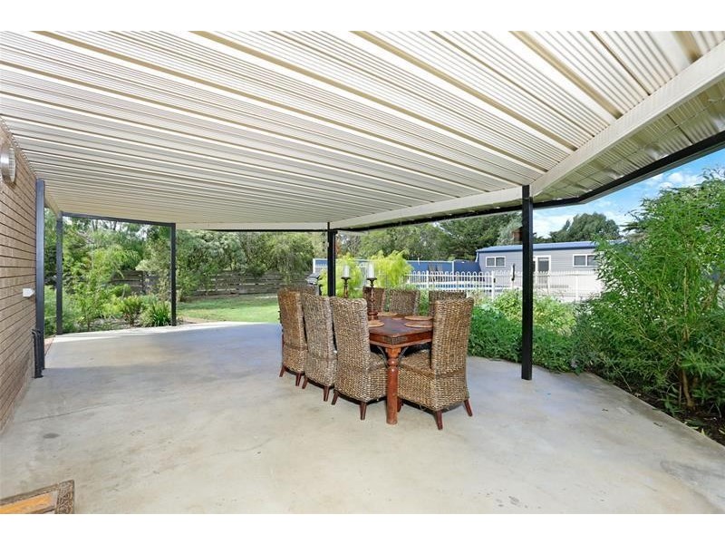 24 Mount Road, Mortlake VIC 3272