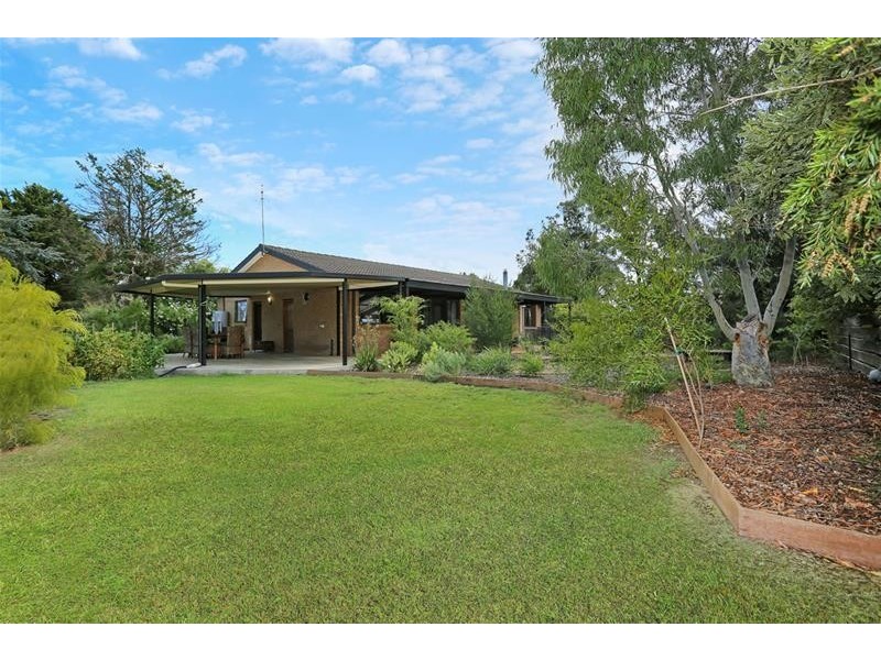 24 Mount Road, Mortlake VIC 3272