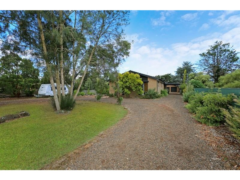 24 Mount Road, Mortlake VIC 3272