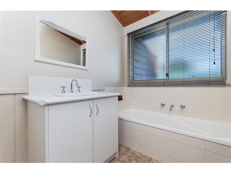 8 Duffy Street, Winslow VIC 3281