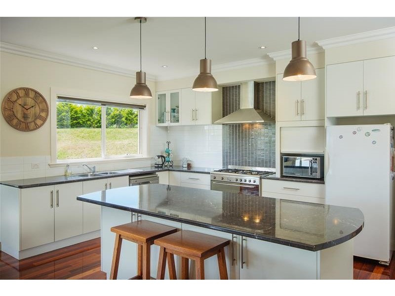 8 The Hill Court, Woodford VIC 3281