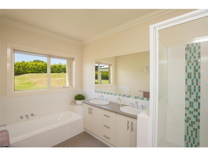 8 The Hill Court, Woodford VIC 3281