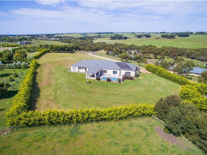 8 The Hill Court, Woodford VIC 3281