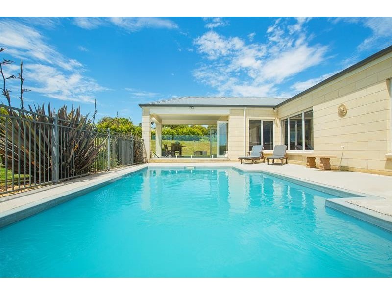 8 The Hill Court, Woodford VIC 3281