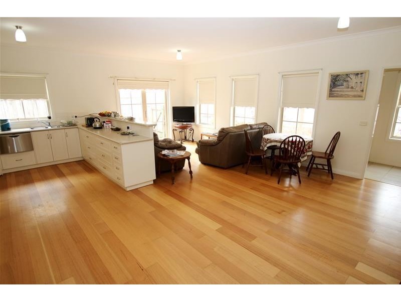 2/137 Commercial Road, Koroit VIC 3282