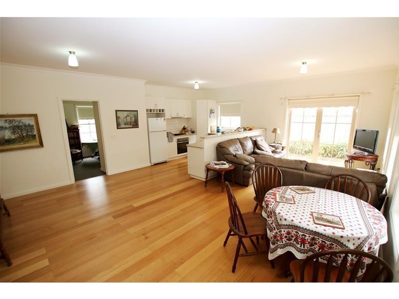 2/137 Commercial Road, Koroit VIC 3282