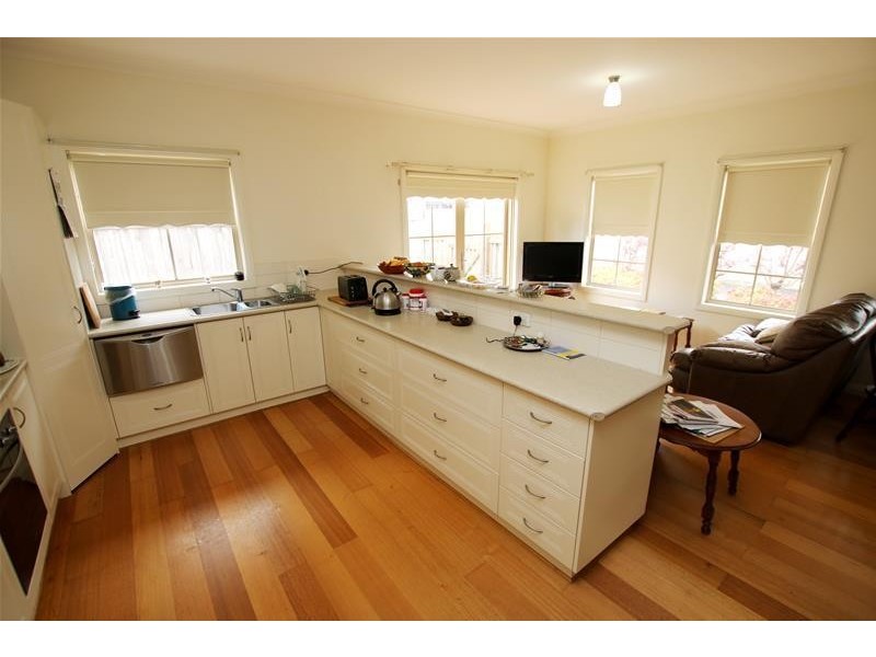 2/137 Commercial Road, Koroit VIC 3282