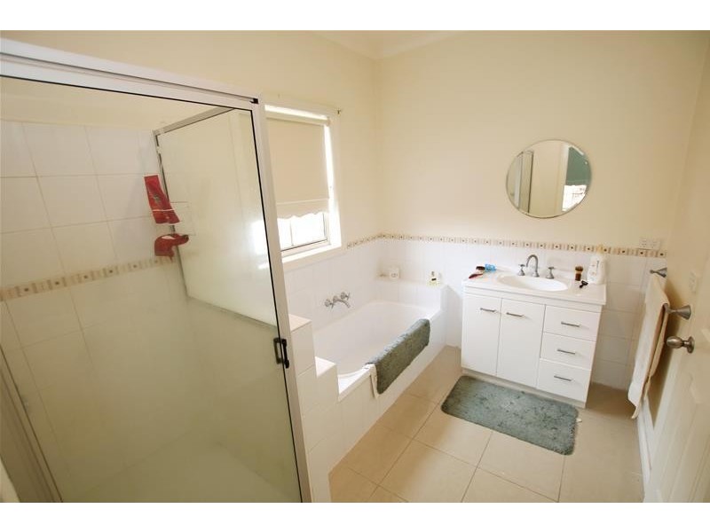 2/137 Commercial Road, Koroit VIC 3282