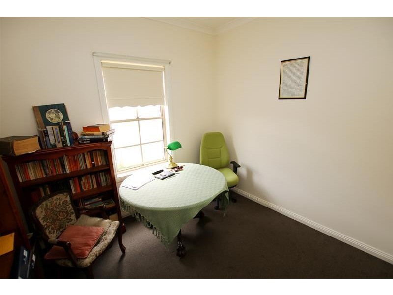 2/137 Commercial Road, Koroit VIC 3282