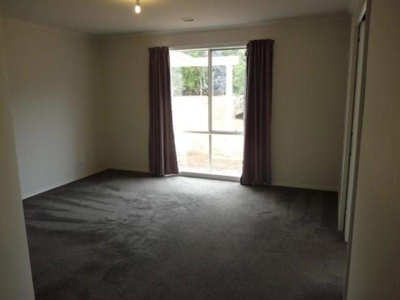 15 Clarke Street, Allansford VIC 3277