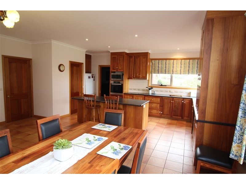 51 Terang – Mortlake Road, Noorat VIC 3265