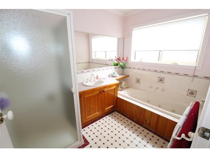 2 Baeckea Close, Warrnambool VIC 3280