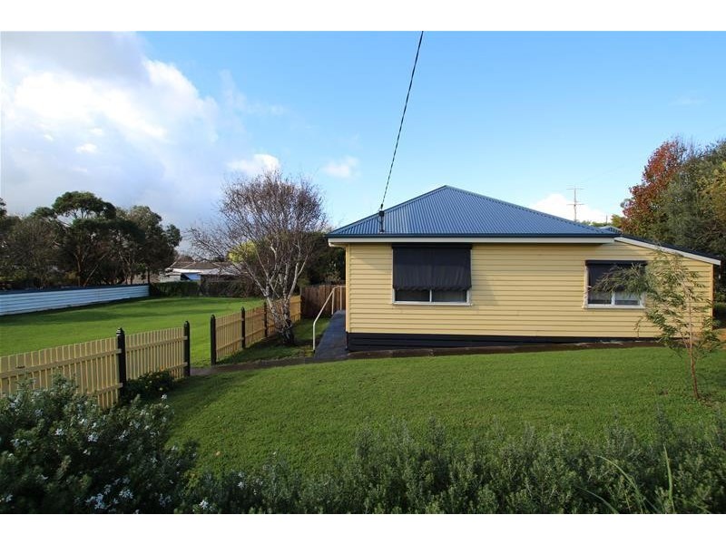 4 Mortlake Road, Warrnambool VIC 3280