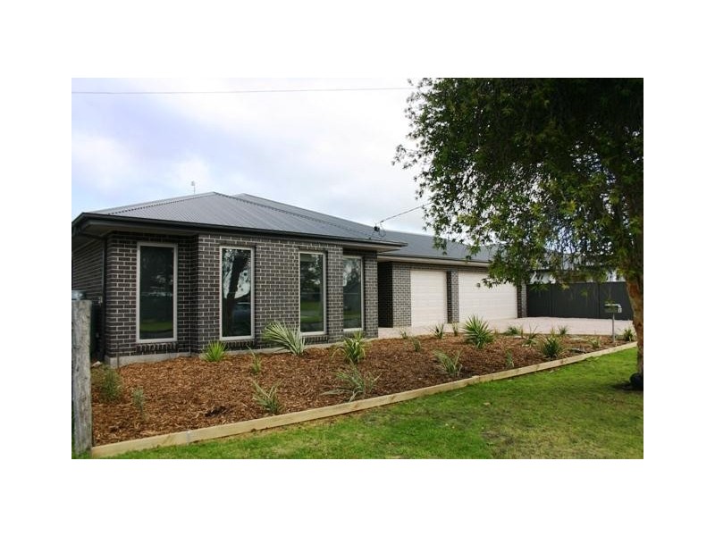 8 The Parade, Terang VIC 3264