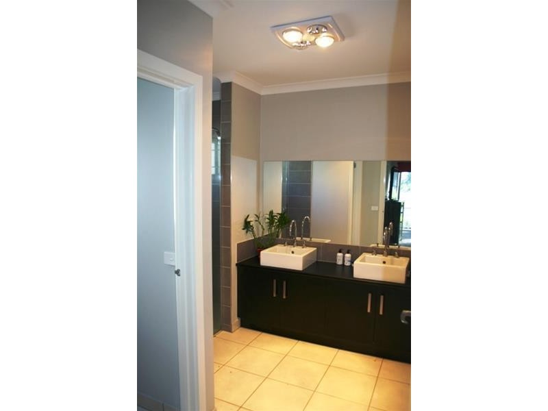 8 The Parade, Terang VIC 3264