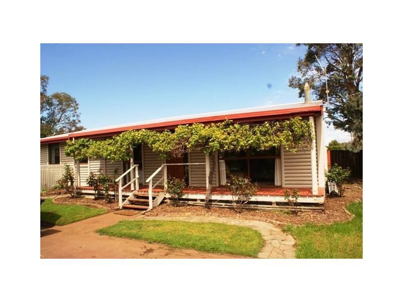 34 Anzac Avenue, Koroit VIC 3282