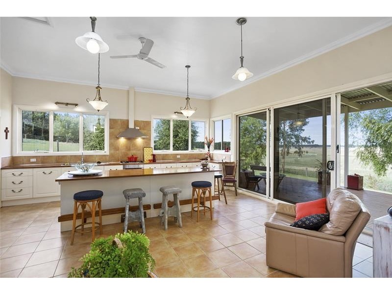 230 Warrne Road, Wangoom VIC 3279