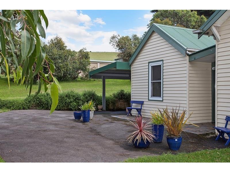 230 Warrne Road, Wangoom VIC 3279
