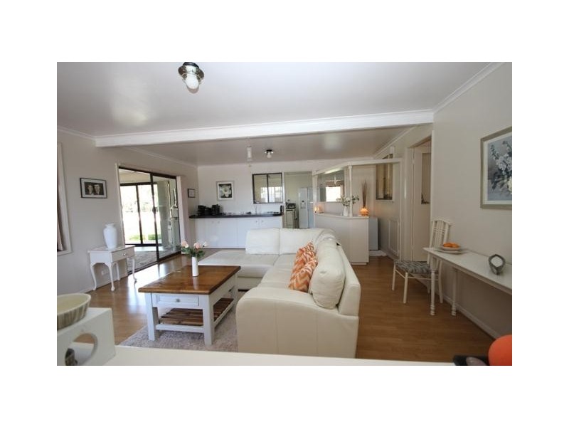 23 Quinns Road, Bushfield VIC 3281