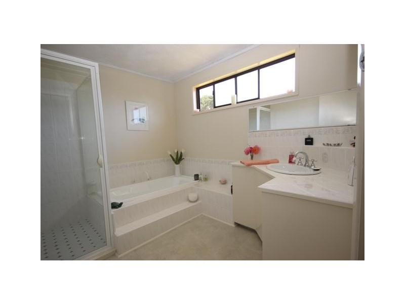 23 Quinns Road, Bushfield VIC 3281