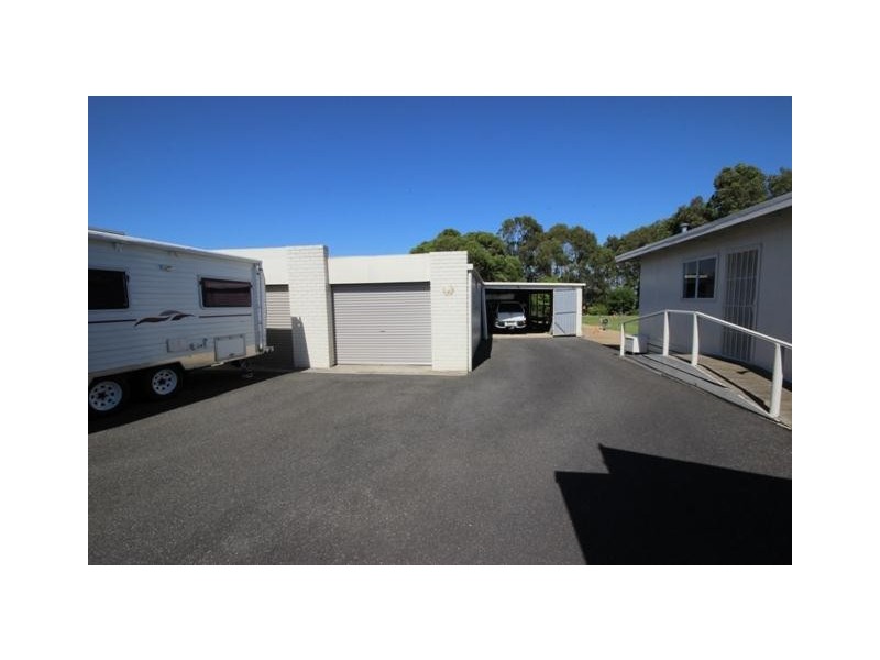 23 Quinns Road, Bushfield VIC 3281