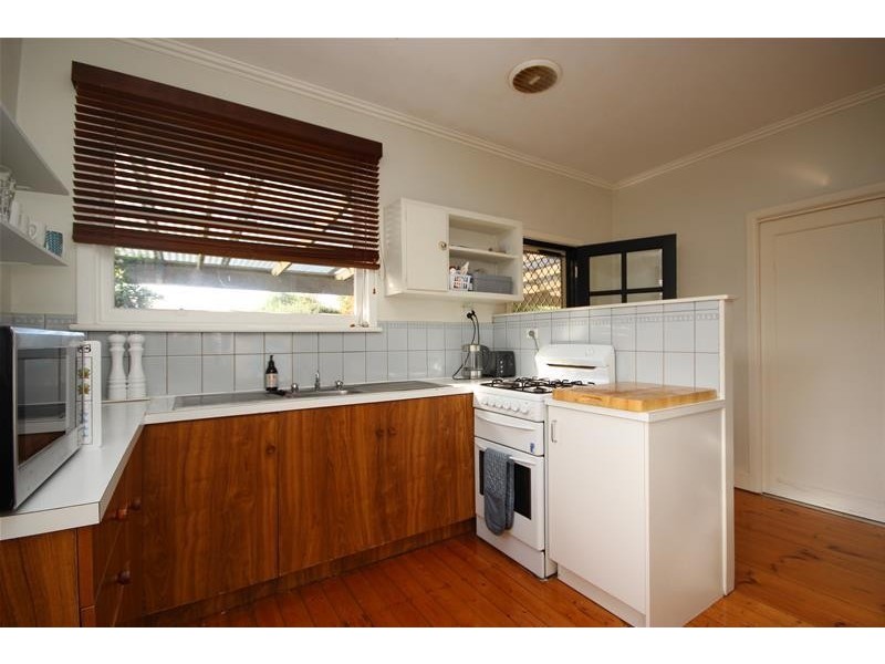 8 Wallace Avenue, Warrnambool VIC 3280