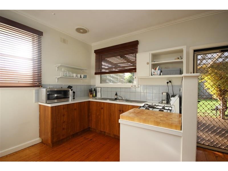 8 Wallace Avenue, Warrnambool VIC 3280