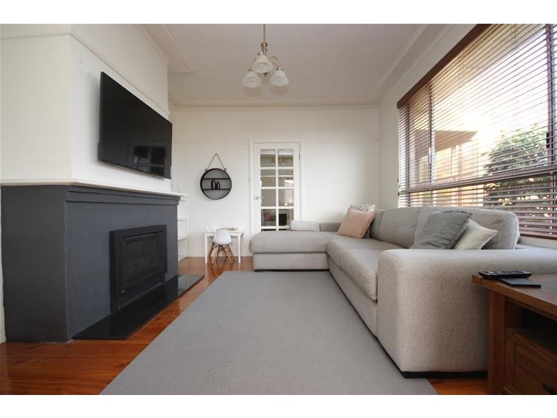 8 Wallace Avenue, Warrnambool VIC 3280