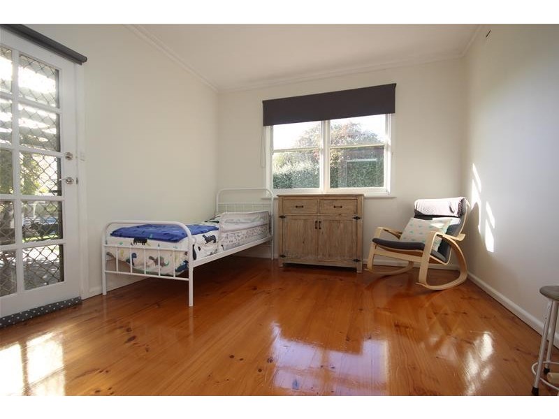 8 Wallace Avenue, Warrnambool VIC 3280