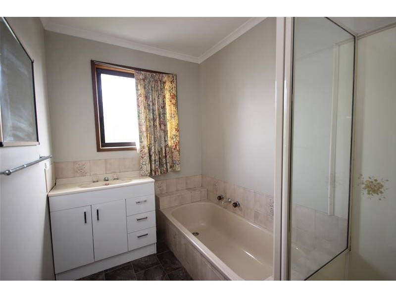 1 2 & 3/5 Murnane Street, Terang VIC 3264