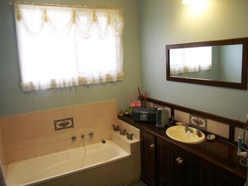 121 &  121a Commercial Road, Koroit VIC 3282