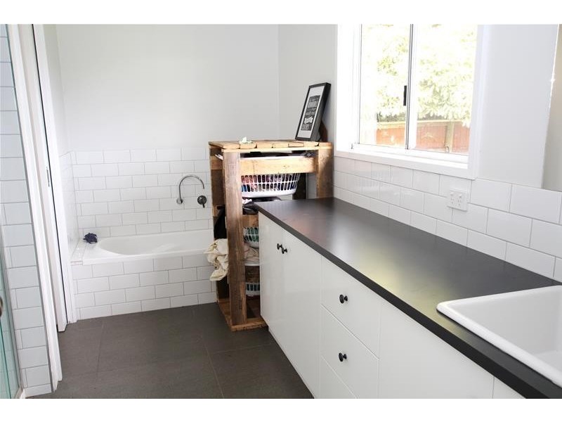 9 Commercial Place, Koroit VIC 3282