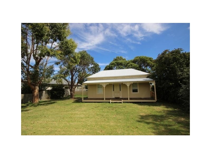 22 River Road, Woodford VIC 3281