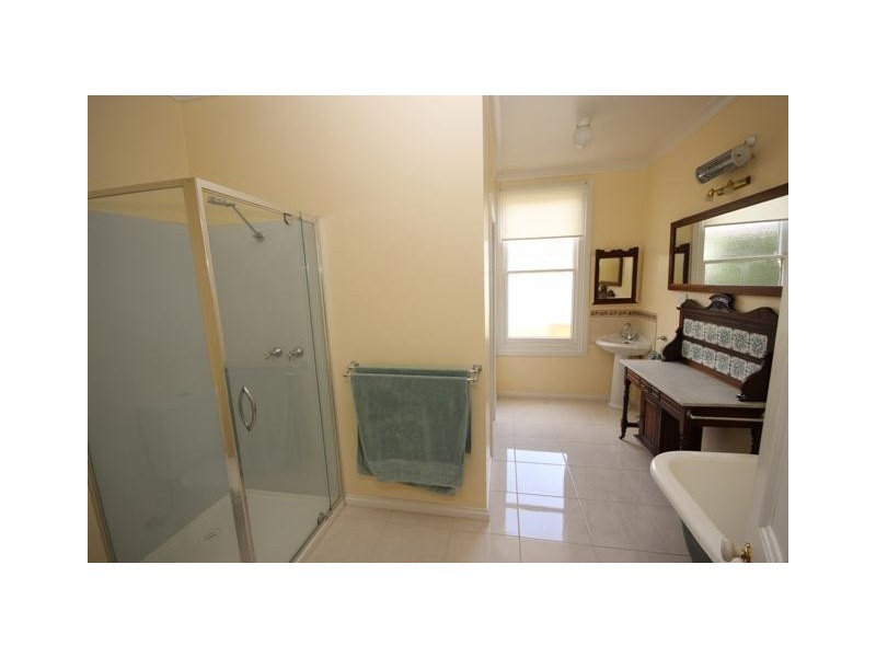 22 River Road, Woodford VIC 3281