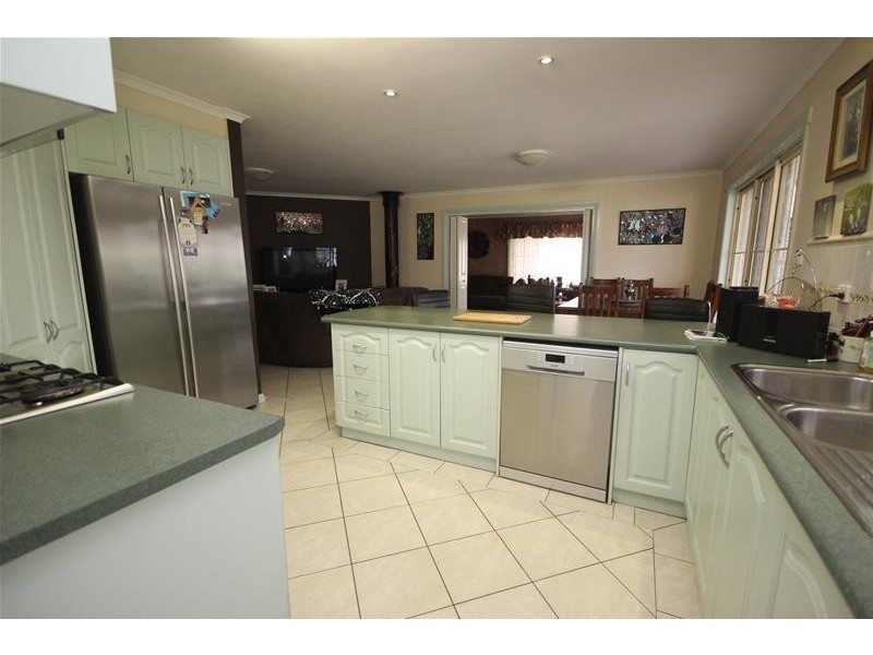 15 Edward Street, Cobden VIC 3266