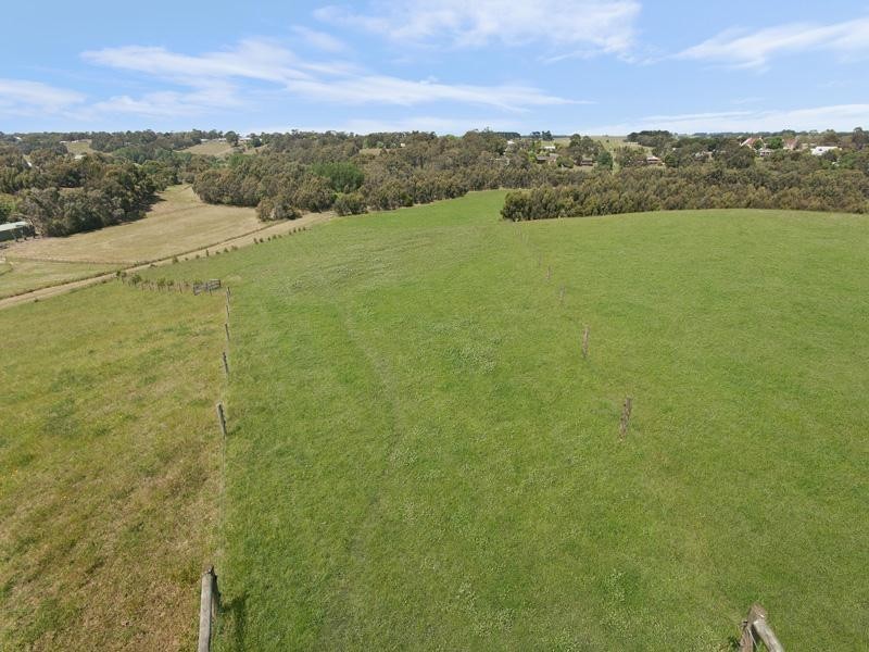 4 Clara  Court, Woodford VIC 3281