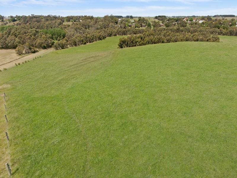 4 Clara  Court, Woodford VIC 3281