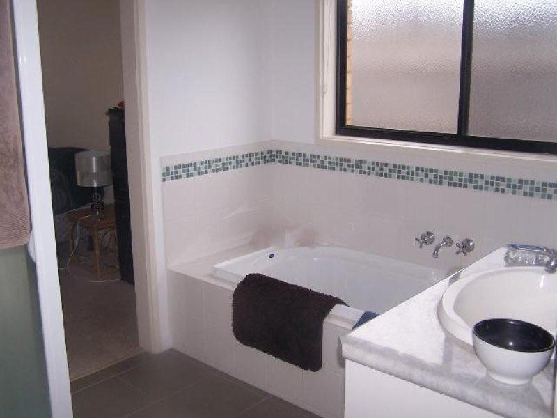 1/10 Golden Spring Court, Warrnambool VIC 3280