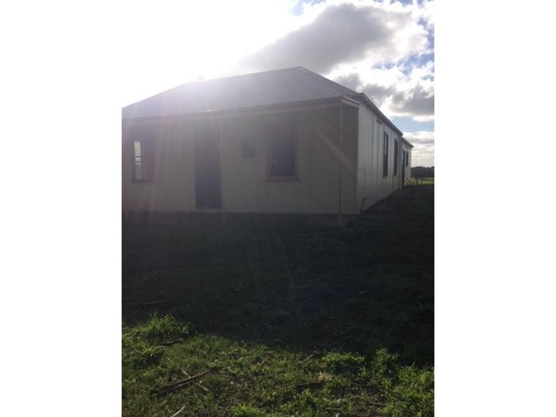 360 Mackinnons Bridge Road, Noorat East VIC 3265